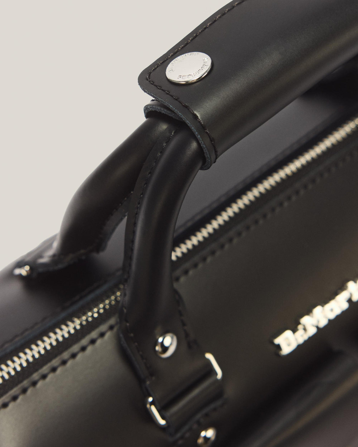 DR.MARTENS Taschen Top Handle Bag schwarz | Bildmaterial bereitgestellt von SHOES.PLEASE.