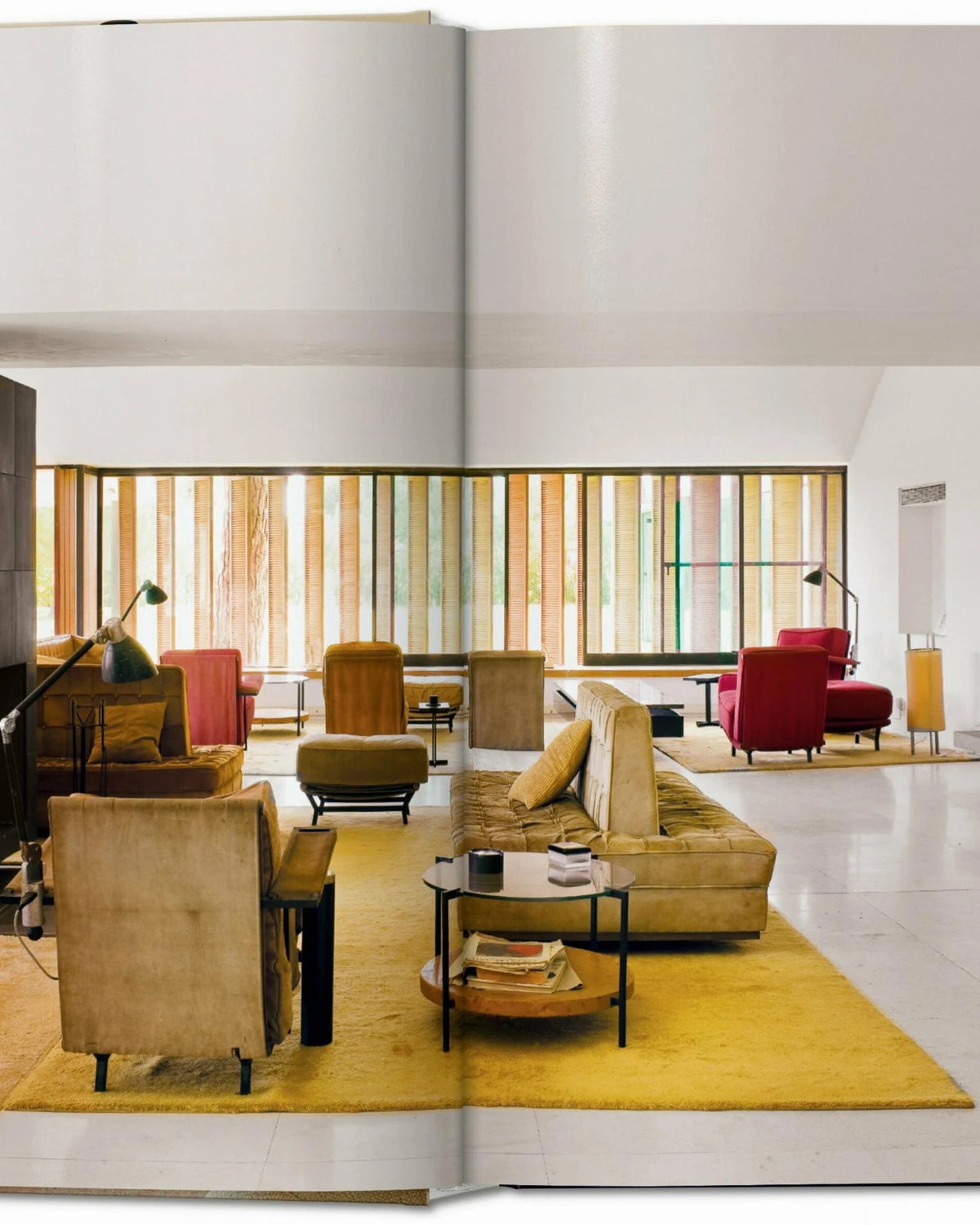 Interiors Now | Bildmaterial bereitgestellt von SHOES.PLEASE.