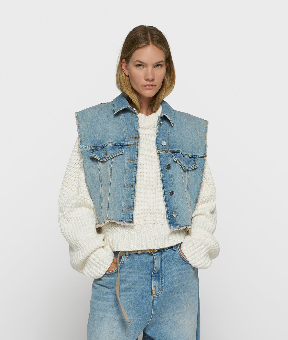 10DAYS Jeansweste Damen cropped blau | Bildmaterial bereitgestellt von SHOES.PLEASE.