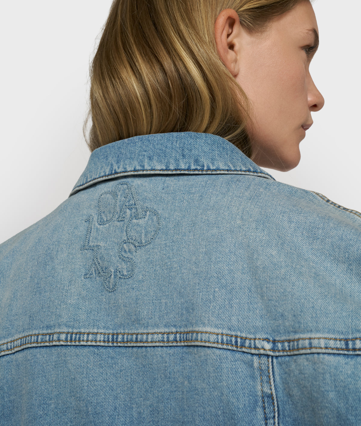 10DAYS Jeansweste Damen cropped blau | Bildmaterial bereitgestellt von SHOES.PLEASE.