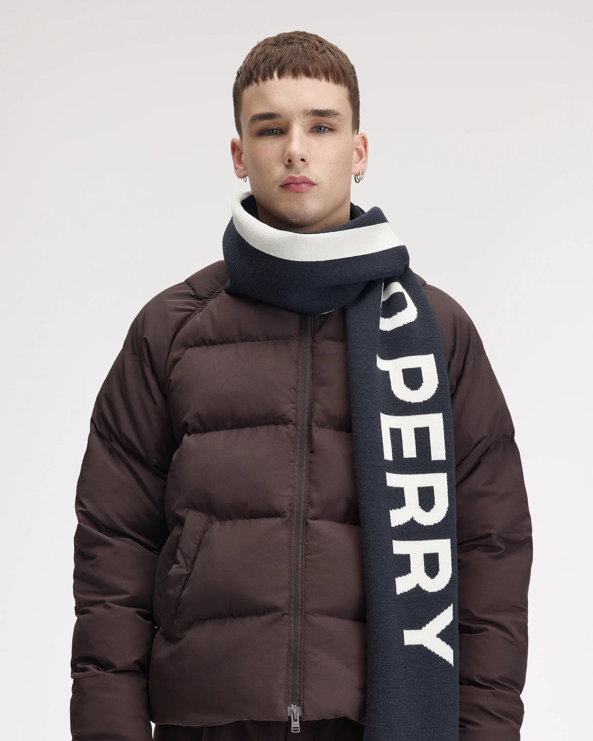 BOLD BRANDING SCARF navy | Bildmaterial bereitgestellt von SHOES.PLEASE.