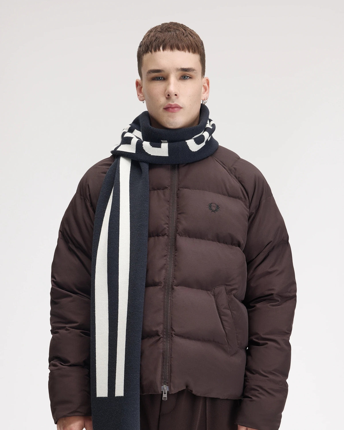 BOLD BRANDING SCARF navy | Bildmaterial bereitgestellt von SHOES.PLEASE.