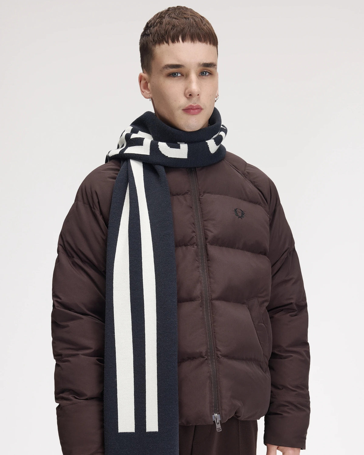 BOLD BRANDING SCARF navy | Bildmaterial bereitgestellt von SHOES.PLEASE.