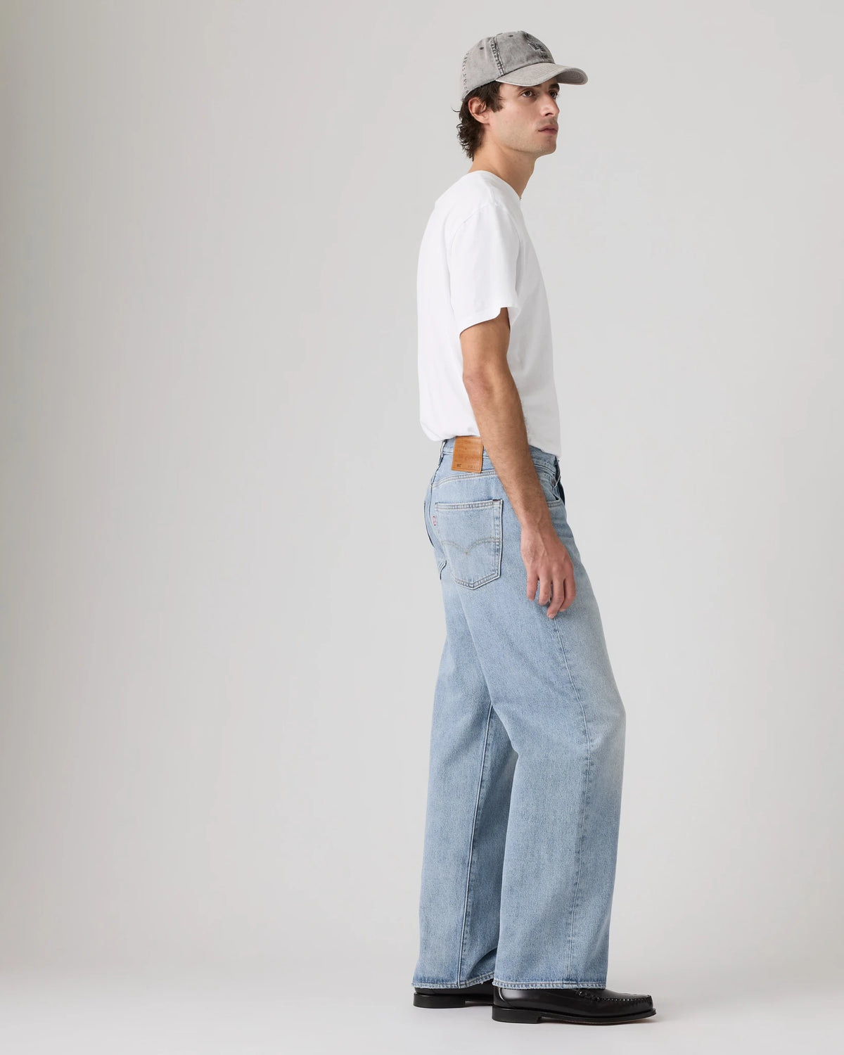 501 LOOSE IN MY BRONCO | Bildmaterial bereitgestellt von SHOES.PLEASE.