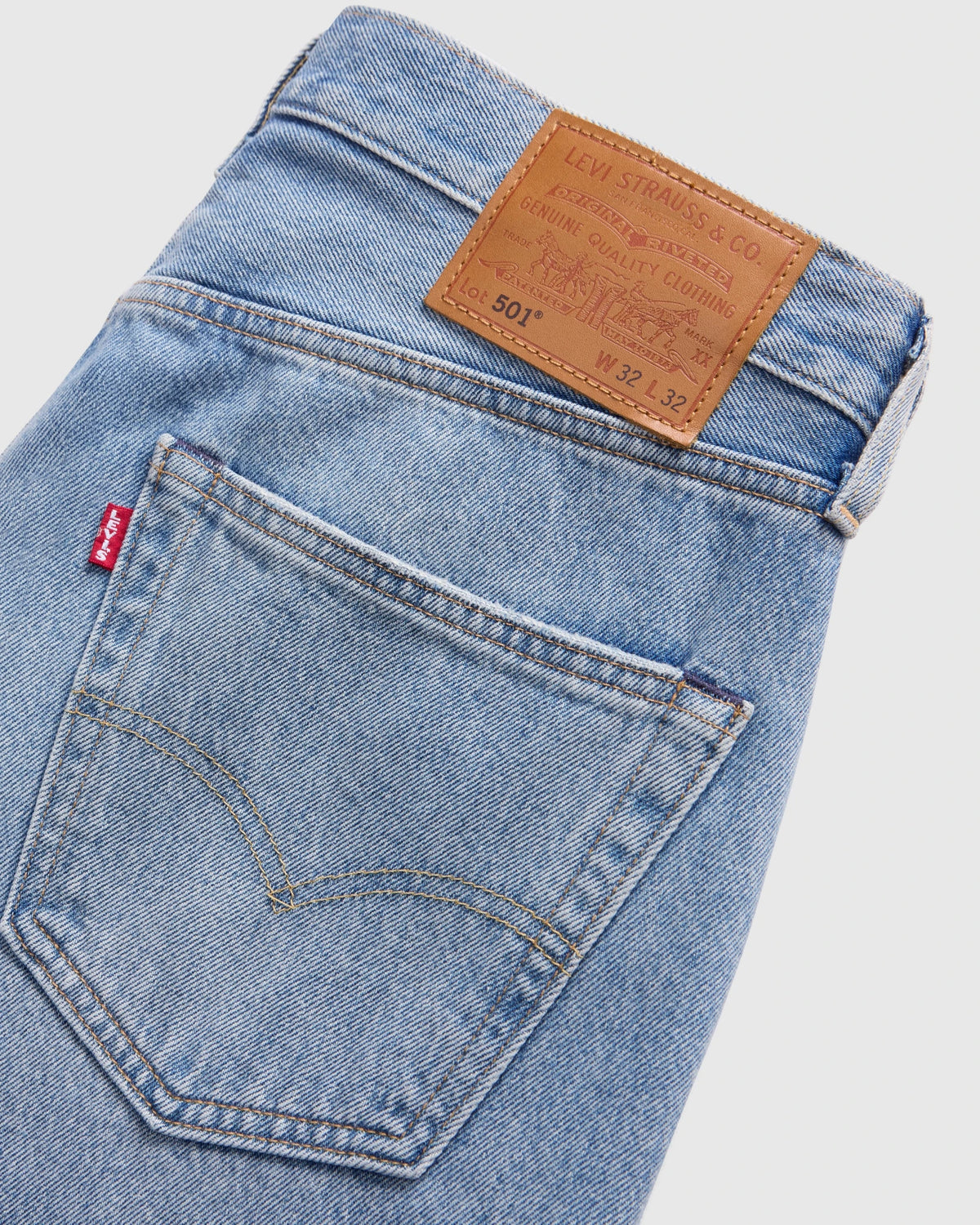 501 LOOSE IN MY BRONCO | Bildmaterial bereitgestellt von SHOES.PLEASE.