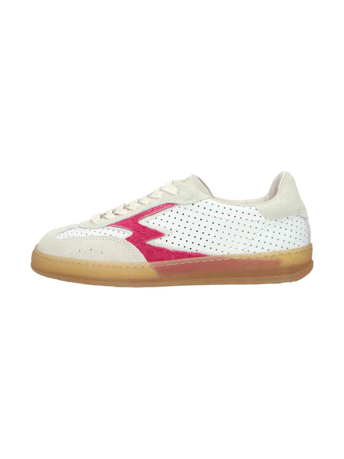 Club Cherry Scrached Suede Logo Perforated white | Bildmaterial bereitgestellt von SHOES.PLEASE.