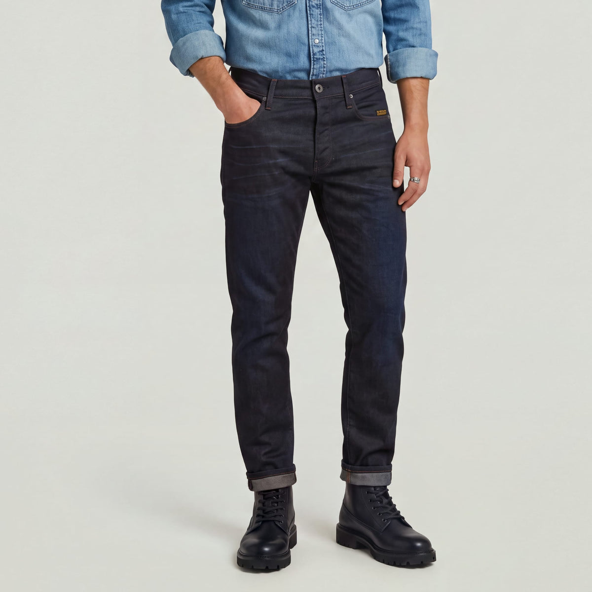 3301 tapered DNM dk aged | Bildmaterial bereitgestellt von SHOES.PLEASE.