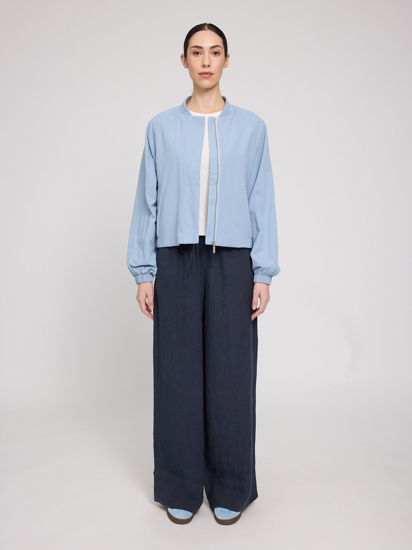 Short Cotton Bomber light blue | Bildmaterial bereitgestellt von SHOES.PLEASE.