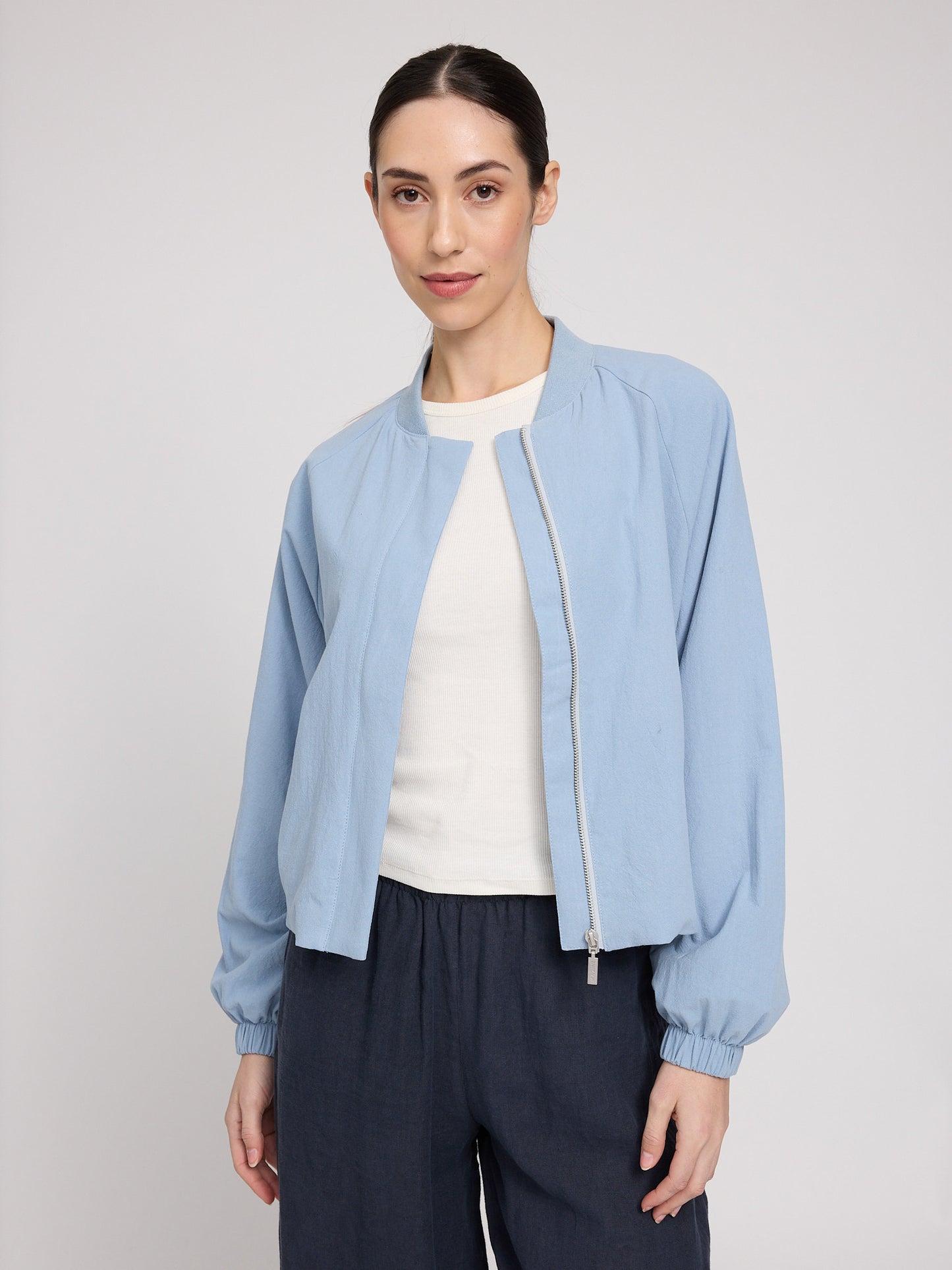 Short Cotton Bomber light blue | Bildmaterial bereitgestellt von SHOES.PLEASE.