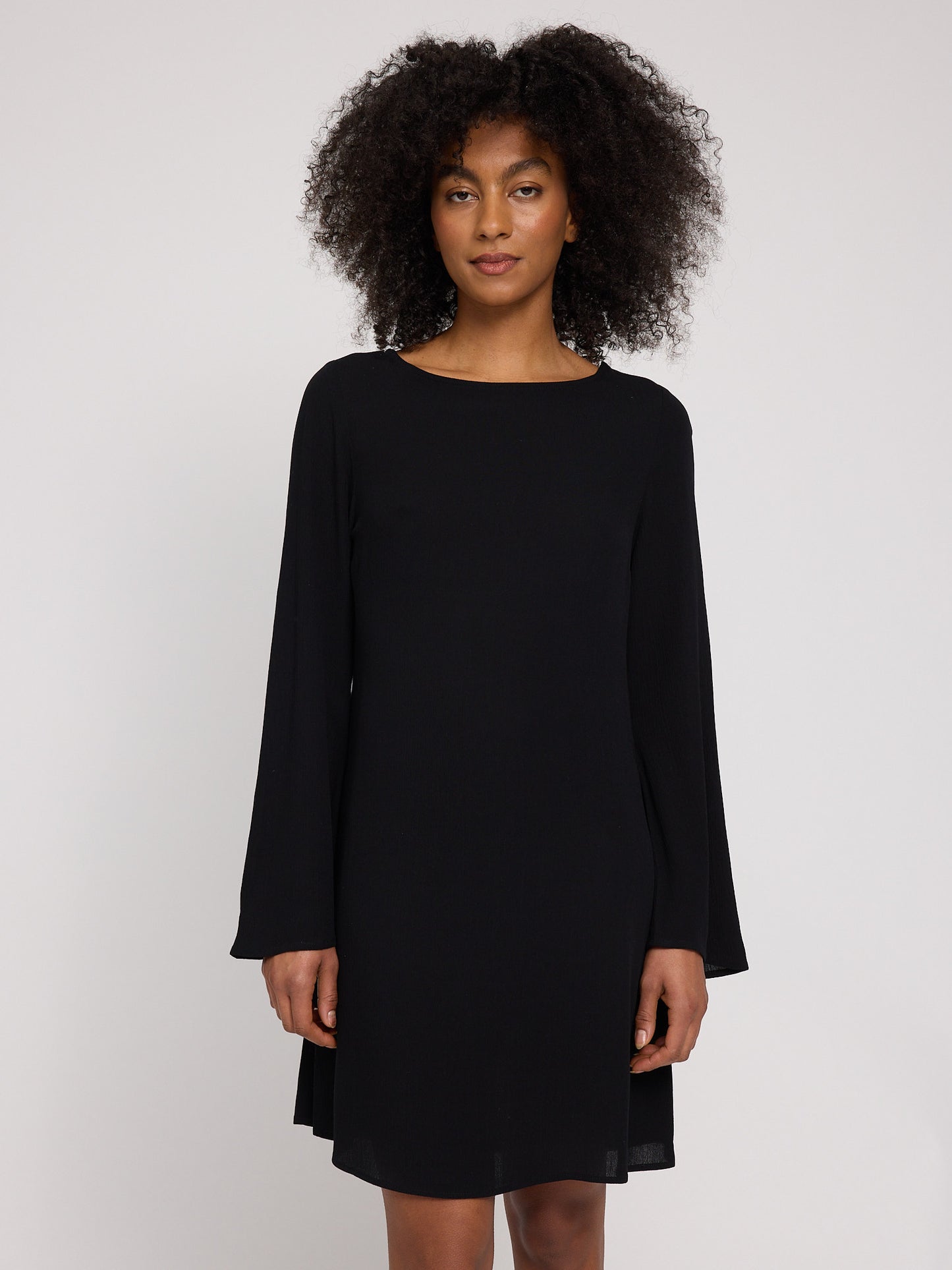 Wide Sleeve Crinkle Dress black | Bildmaterial bereitgestellt von SHOES.PLEASE.