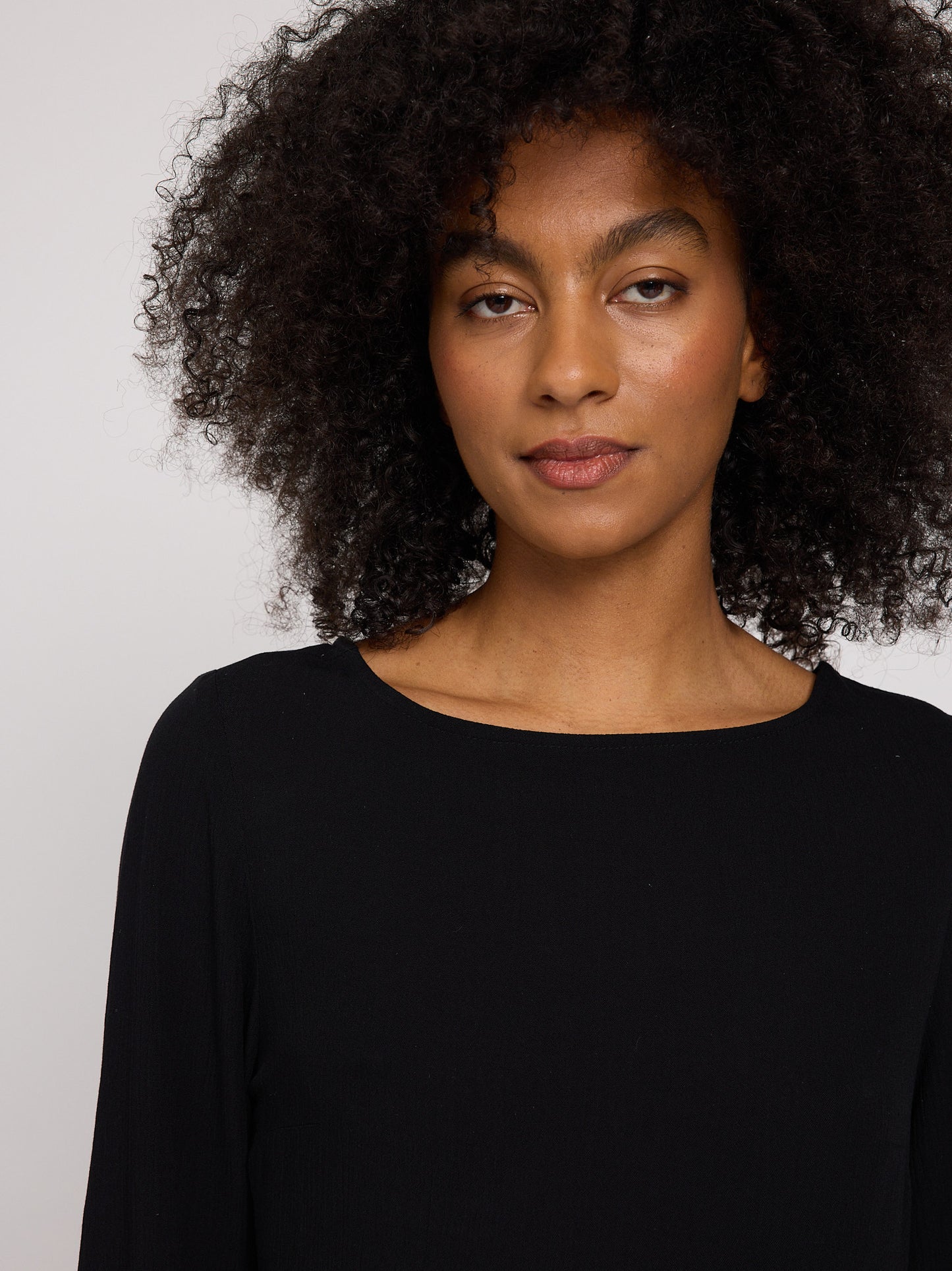Wide Sleeve Crinkle Dress black | Bildmaterial bereitgestellt von SHOES.PLEASE.