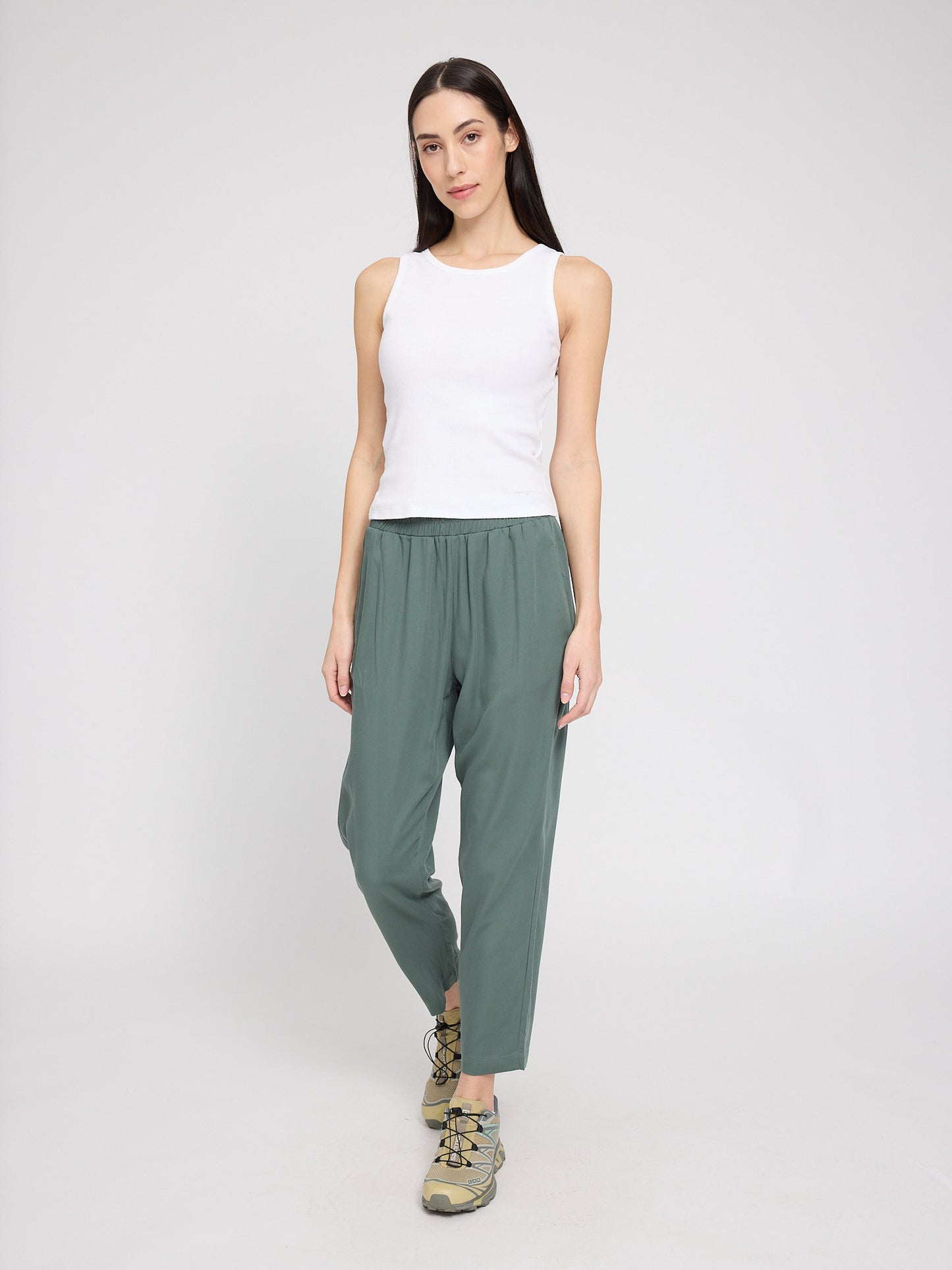 Straight Leg Viscose Pants bottle | Bildmaterial bereitgestellt von SHOES.PLEASE.