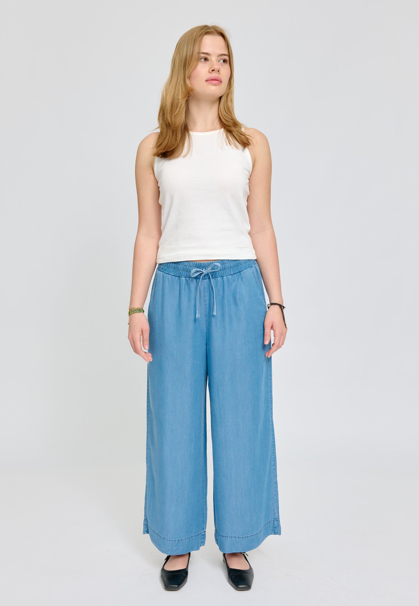 Wide Leg Tencel Pants Elastic light blue wash | Bildmaterial bereitgestellt von SHOES.PLEASE.