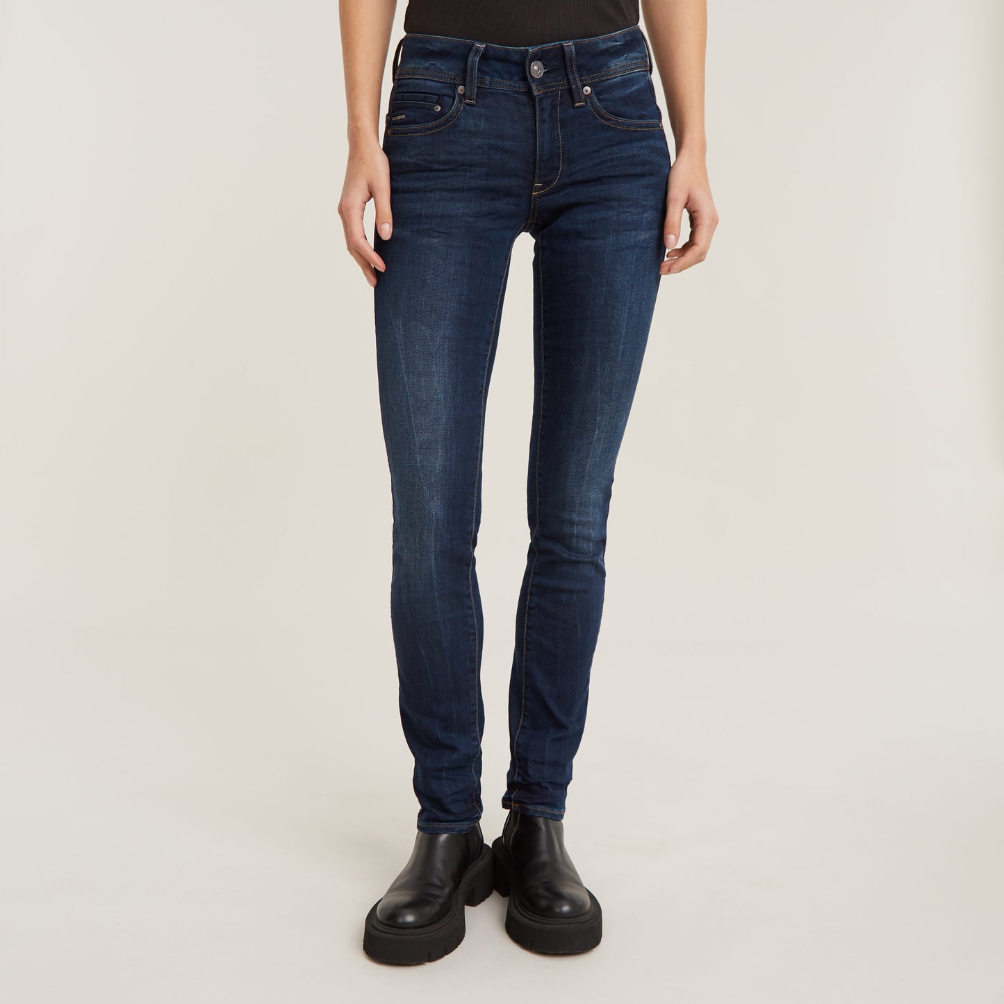 Midge Saddle Mid Straight Wmn Dk Aged | Bildmaterial bereitgestellt von SHOES.PLEASE.