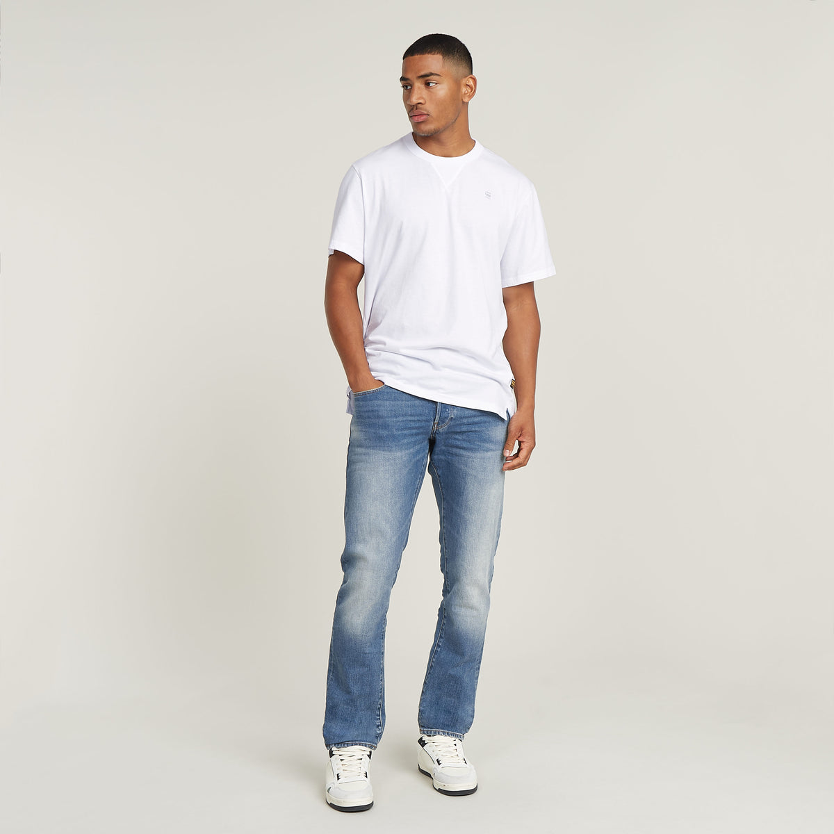 3301 Regular Tapered worn in azure | Bildmaterial bereitgestellt von SHOES.PLEASE.