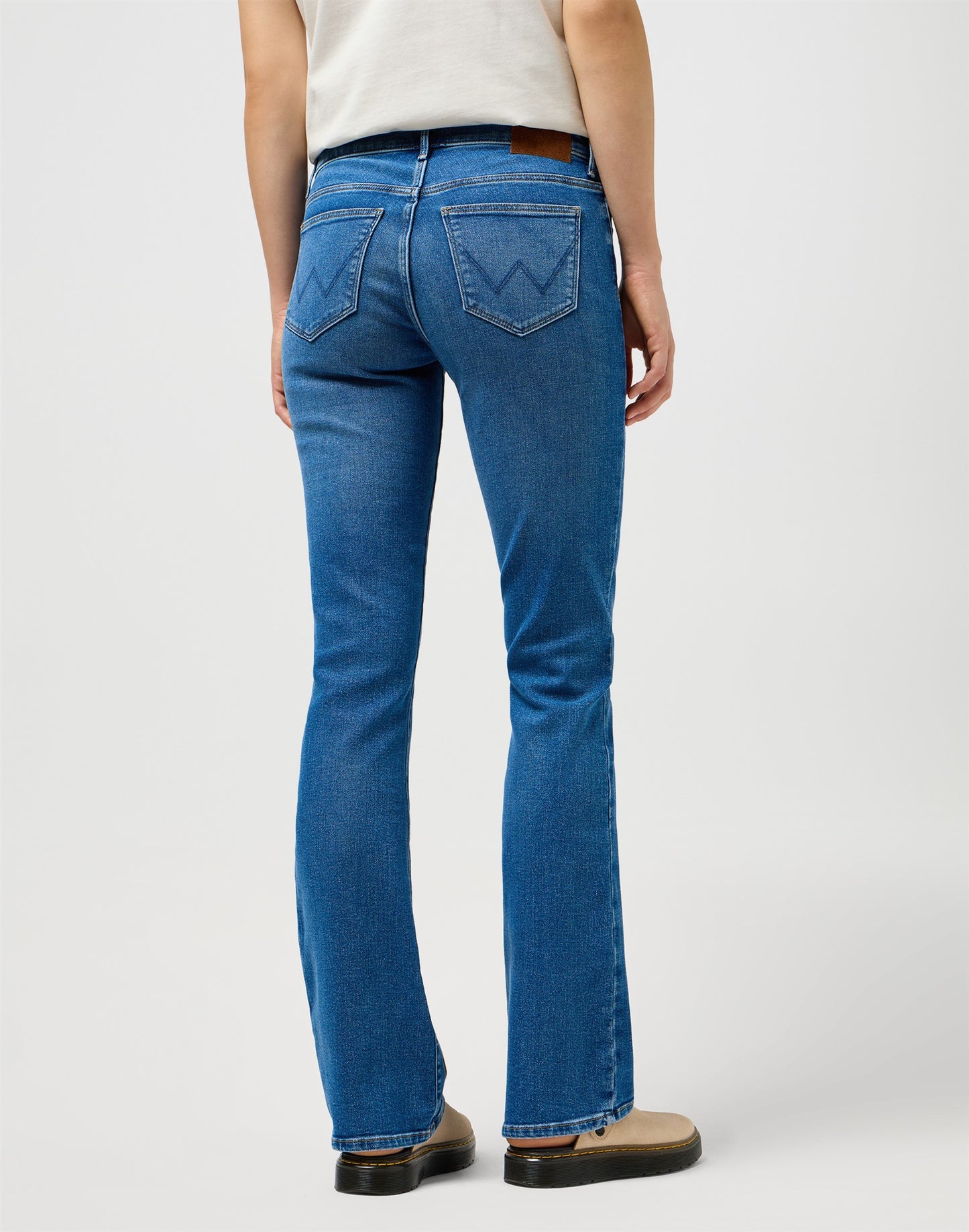 BOOTCUT RAVEN medium denim | Bildmaterial bereitgestellt von SHOES.PLEASE.