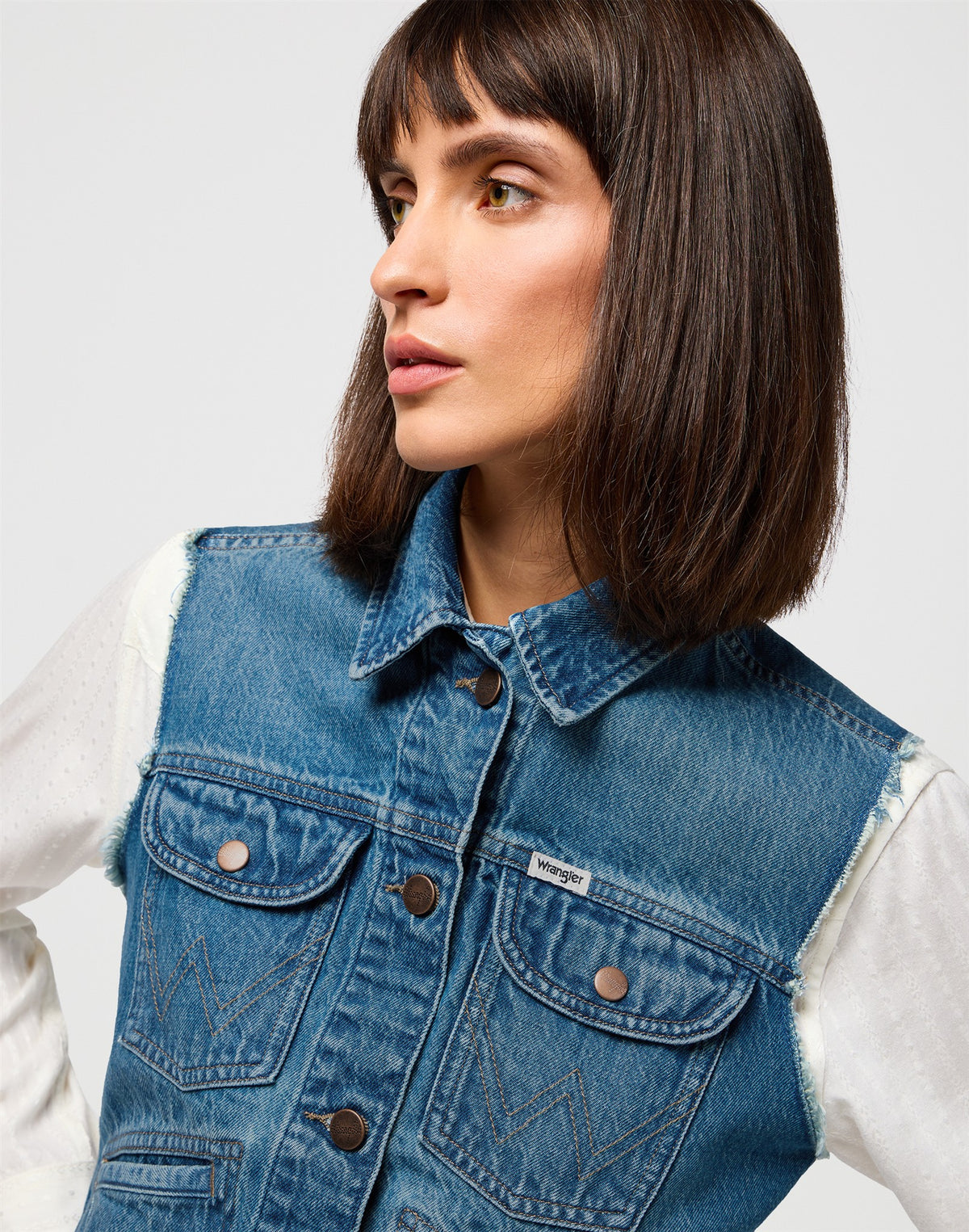 SHRUNKEN_DENIM_VEST LEAVING_TOWN_medium denim | Bildmaterial bereitgestellt von SHOES.PLEASE.
