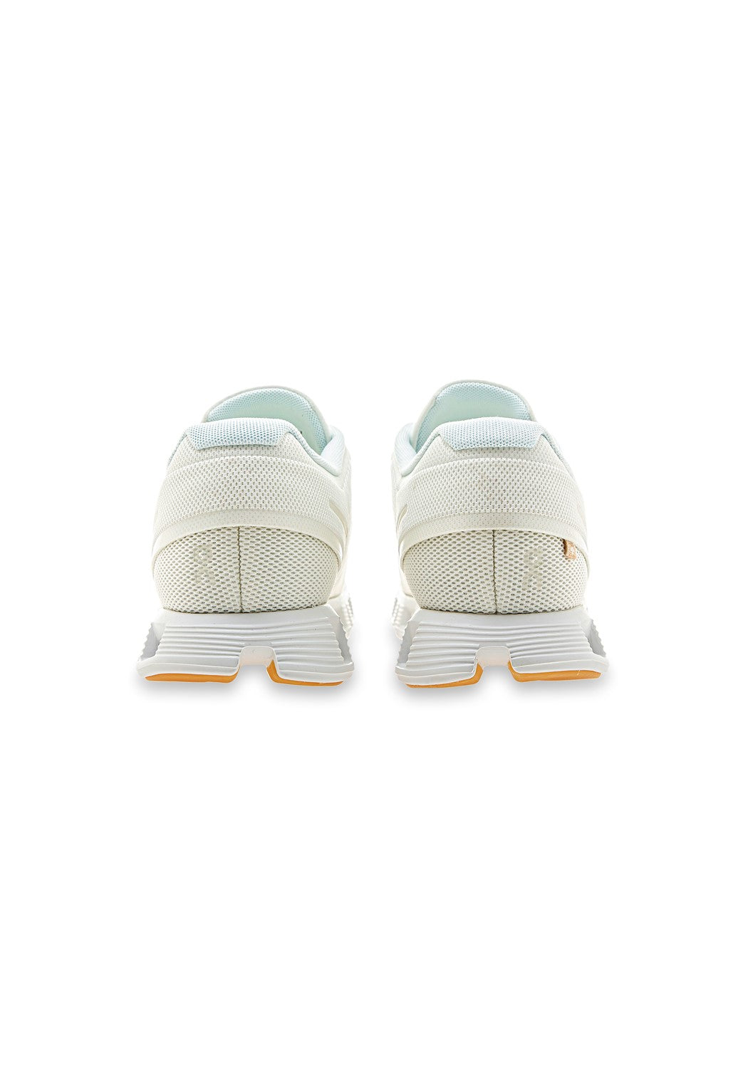 88.98532 W Cloud undyed | Bildmaterial bereitgestellt von SHOES.PLEASE.