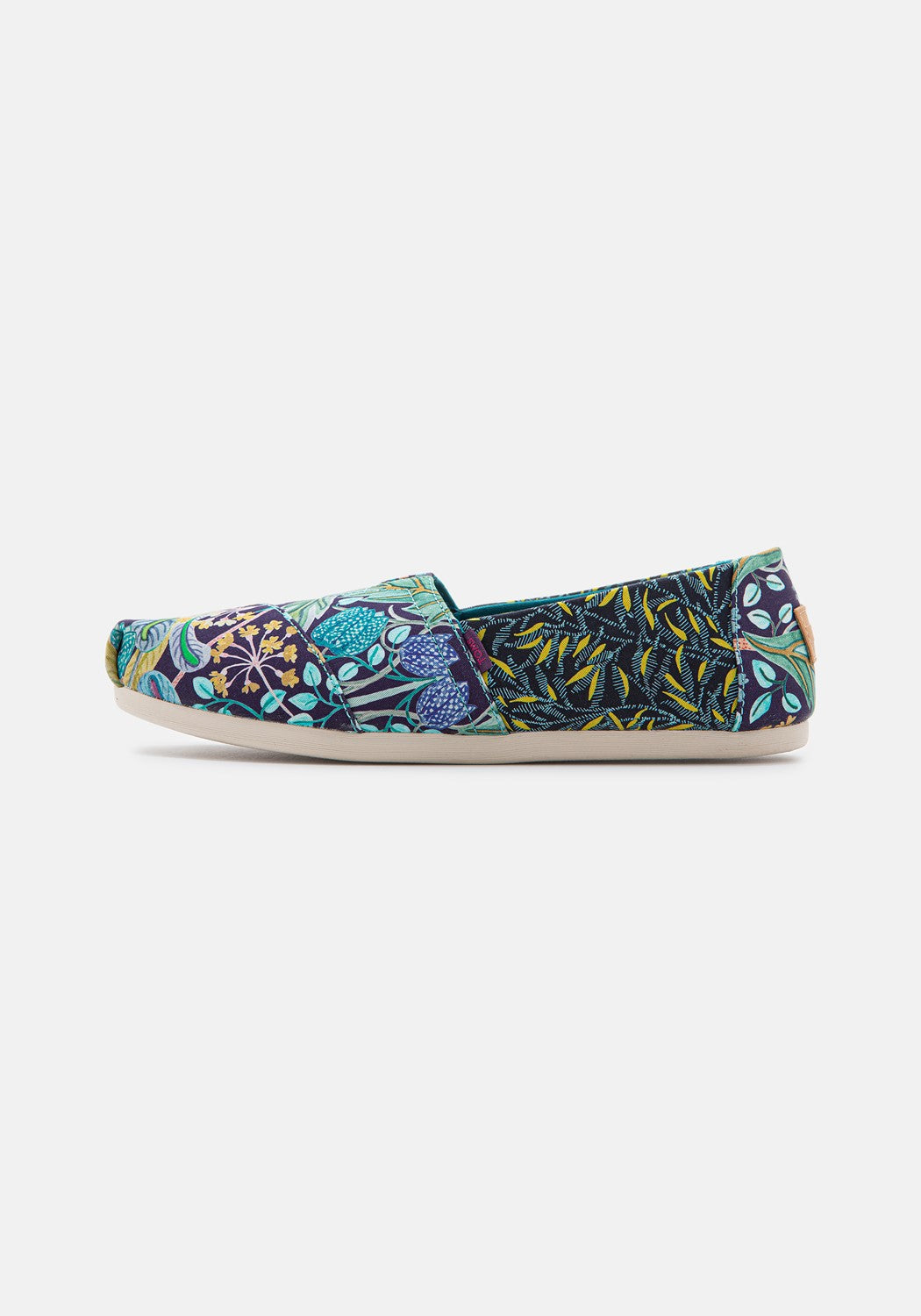 10016228 WM Elm House Liberty turqoise | Bildmaterial bereitgestellt von SHOES.PLEASE.