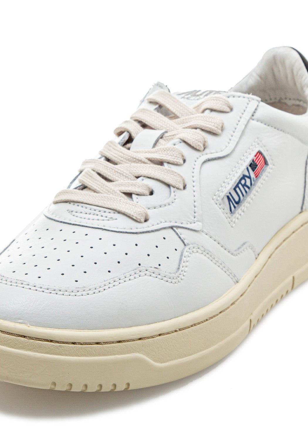 AUTRY 01 LOW MAN LEAT/LEAT white/black | Bildmaterial bereitgestellt von SHOES.PLEASE.