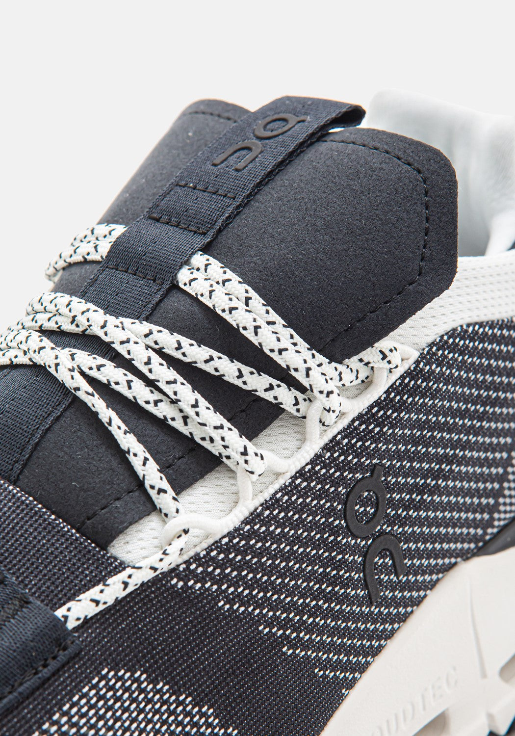 26.99265 M Cloudnova black/white | Bildmaterial bereitgestellt von SHOES.PLEASE.