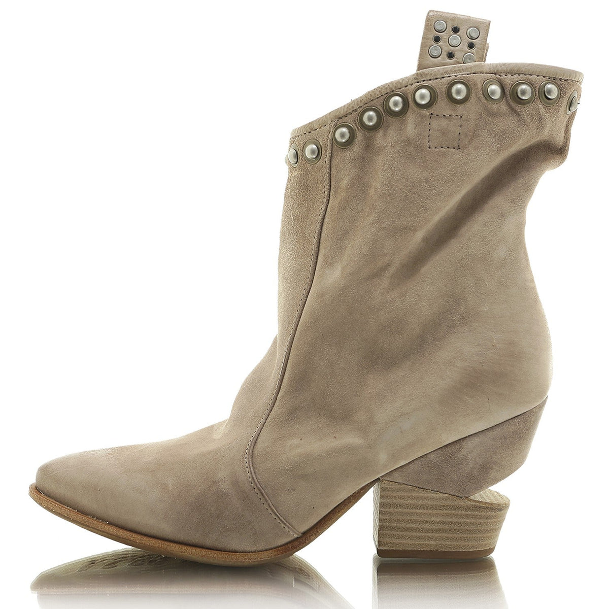 510205-0901-6916 dust | Bildmaterial bereitgestellt von SHOES.PLEASE.