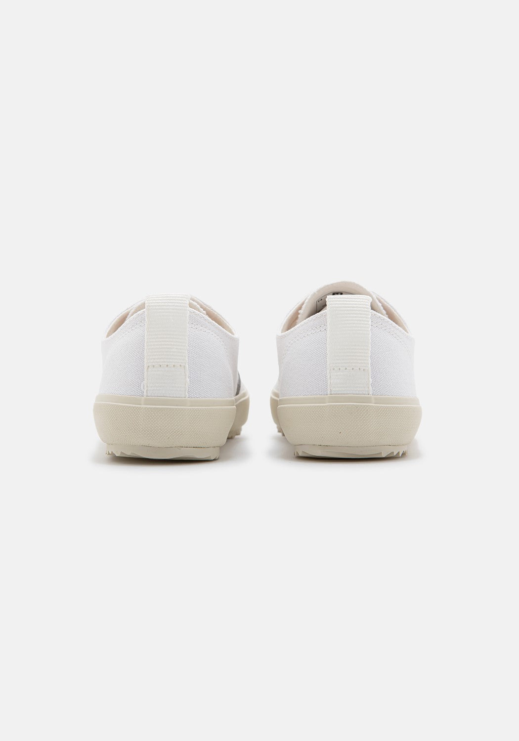 Nova Canvas white black | Bildmaterial bereitgestellt von SHOES.PLEASE.