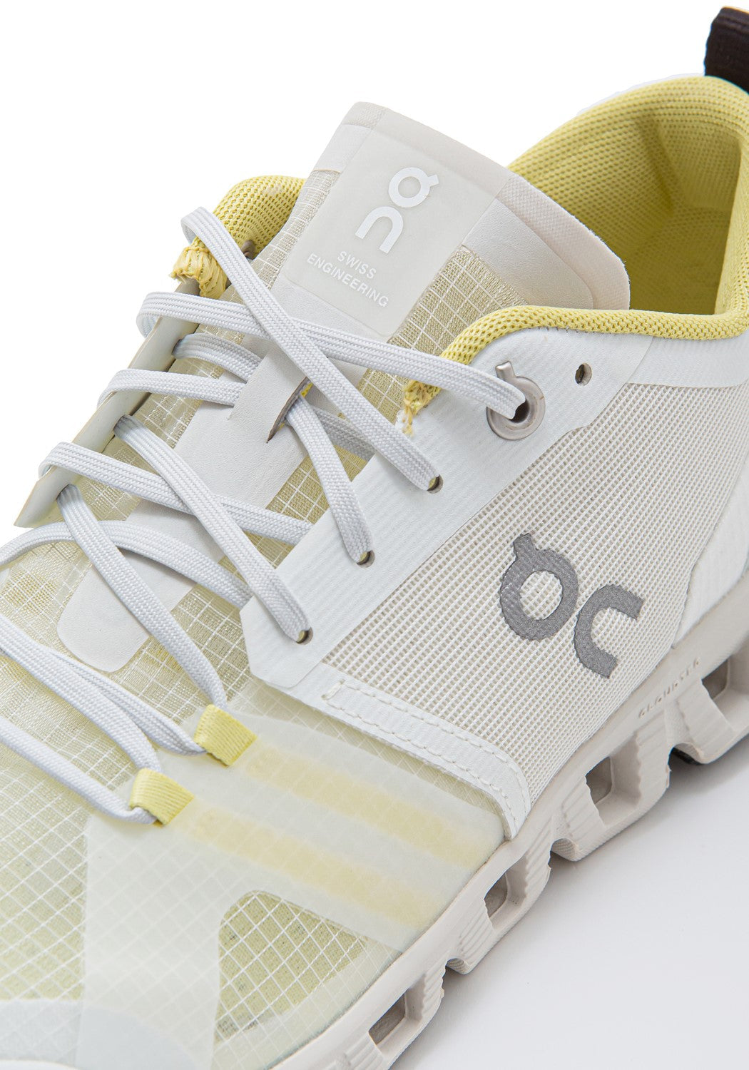 38.99122 W Cloud X Shift vapor/acacia | Bildmaterial bereitgestellt von SHOES.PLEASE.