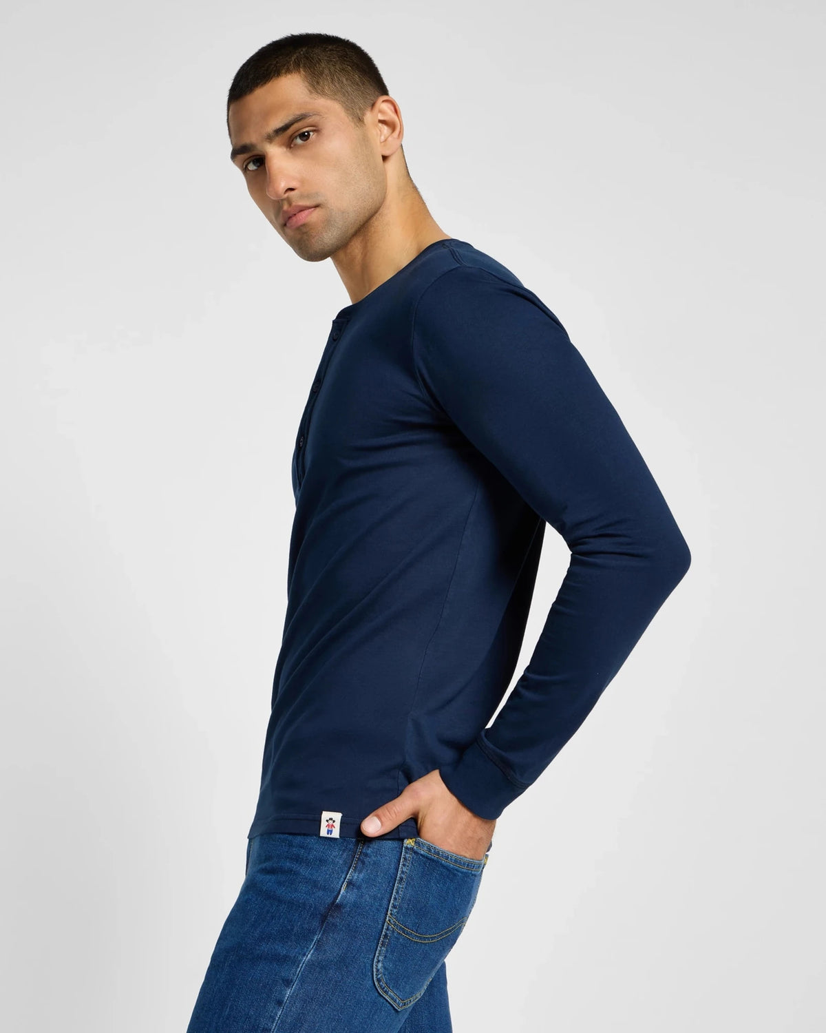 LS_HENLEY INKY_BLUE | Bildmaterial bereitgestellt von SHOES.PLEASE.