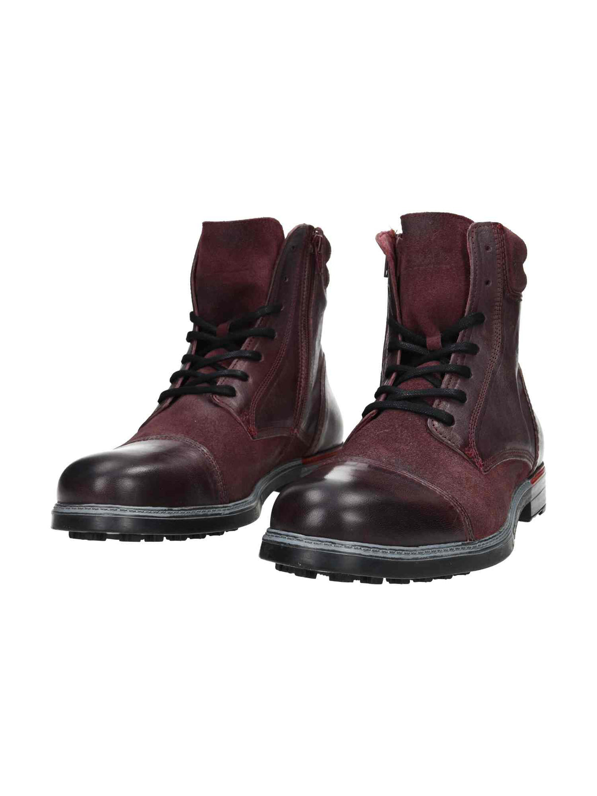 Iron 3 bordo | Bildmaterial bereitgestellt von SHOES.PLEASE.