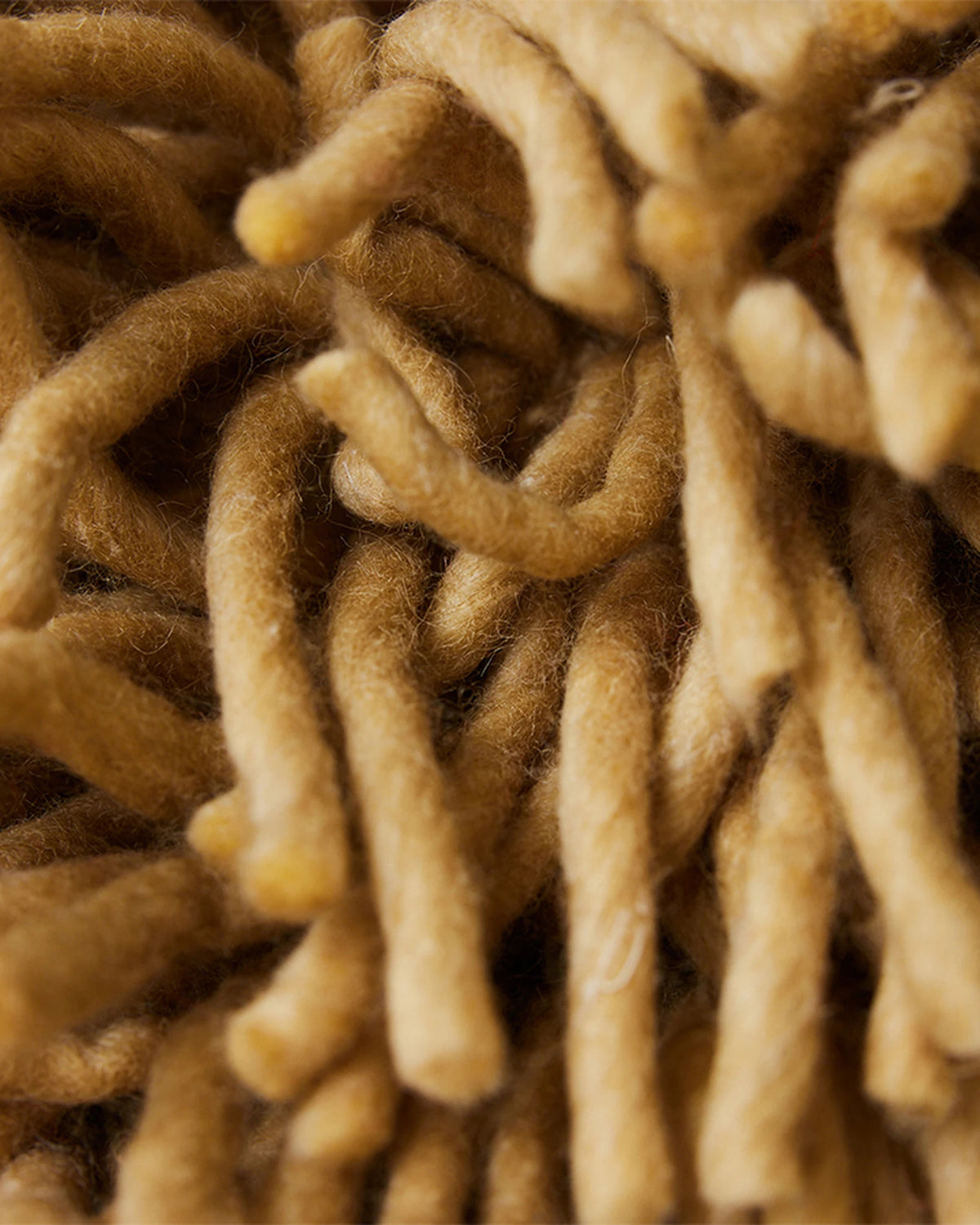 Rugged woolen cushion olive (50x50cm) | Bildmaterial bereitgestellt von SHOES.PLEASE.