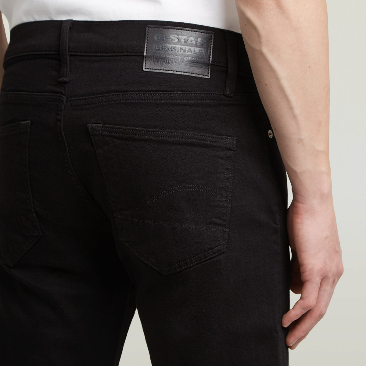 3301 Slim Jeans pitch black | Bildmaterial bereitgestellt von SHOES.PLEASE.