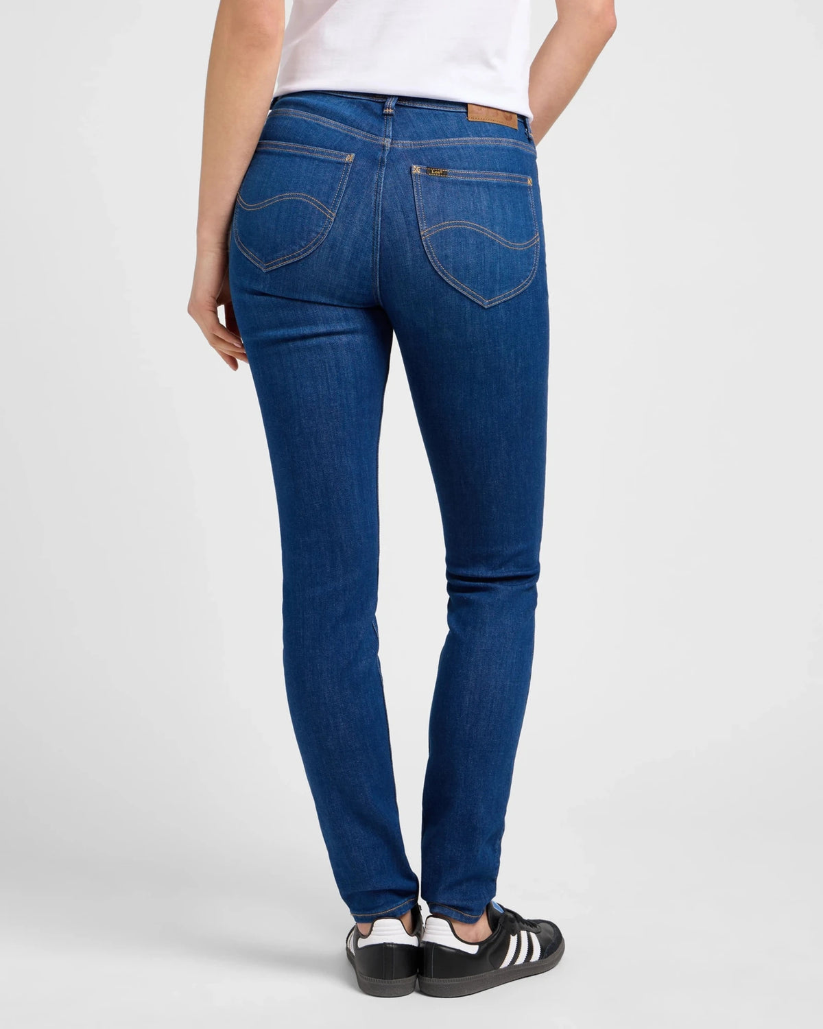 SCARLETT_HIGH NIGHT_SKY medium denim | Bildmaterial bereitgestellt von SHOES.PLEASE.