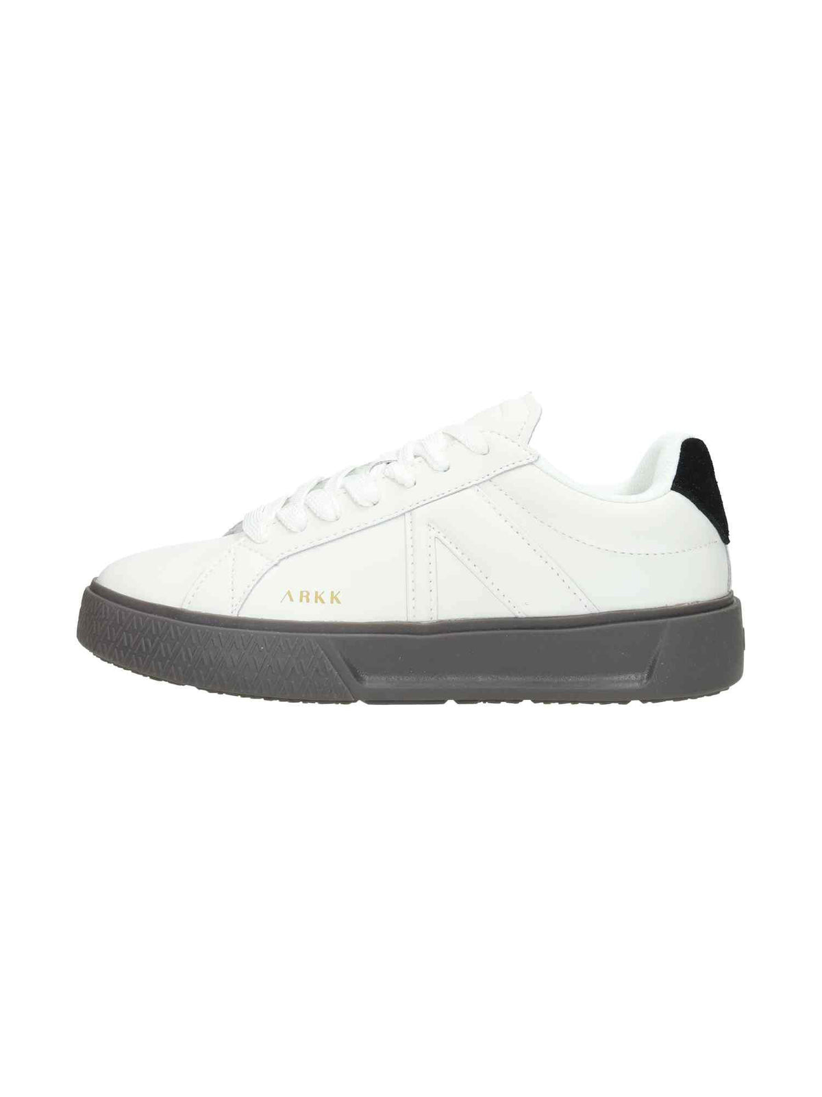 Essence white dark gum | Bildmaterial bereitgestellt von SHOES.PLEASE.