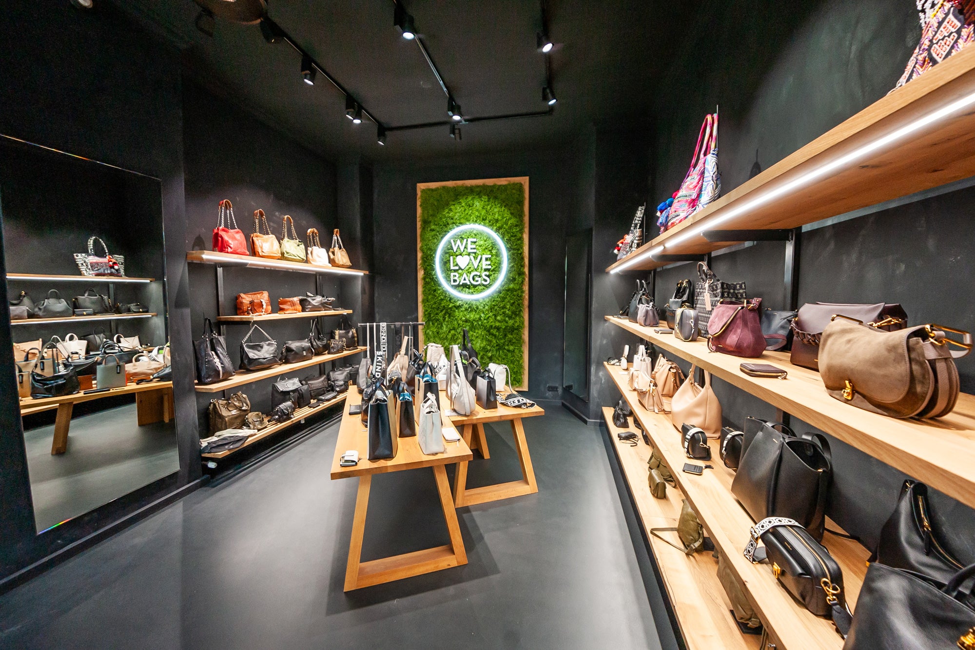 Bildmaterial bereitgestellt von SHOES.PLEASE.