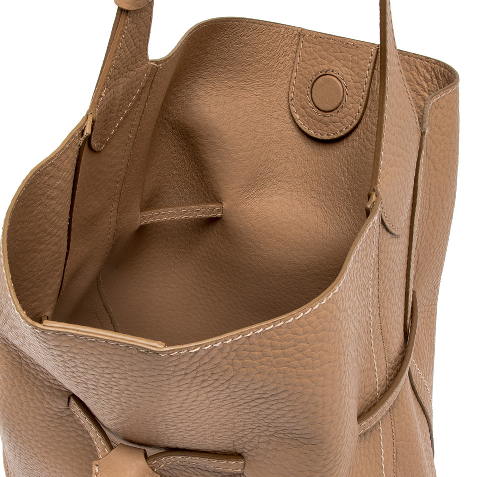 Sienna clay BS 11787 | Bildmaterial bereitgestellt von SHOES.PLEASE.