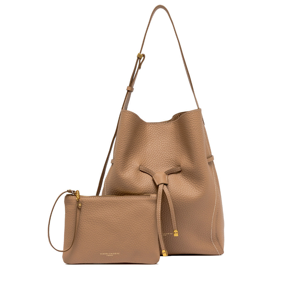Sienna clay BS 11787 | Bildmaterial bereitgestellt von SHOES.PLEASE.