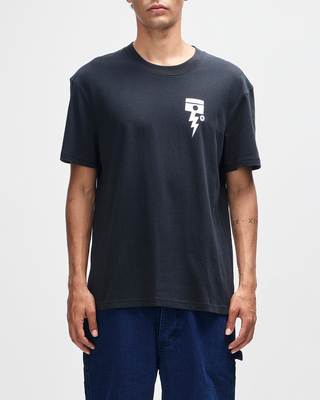 Pisstin Tee black | Bildmaterial bereitgestellt von SHOES.PLEASE.