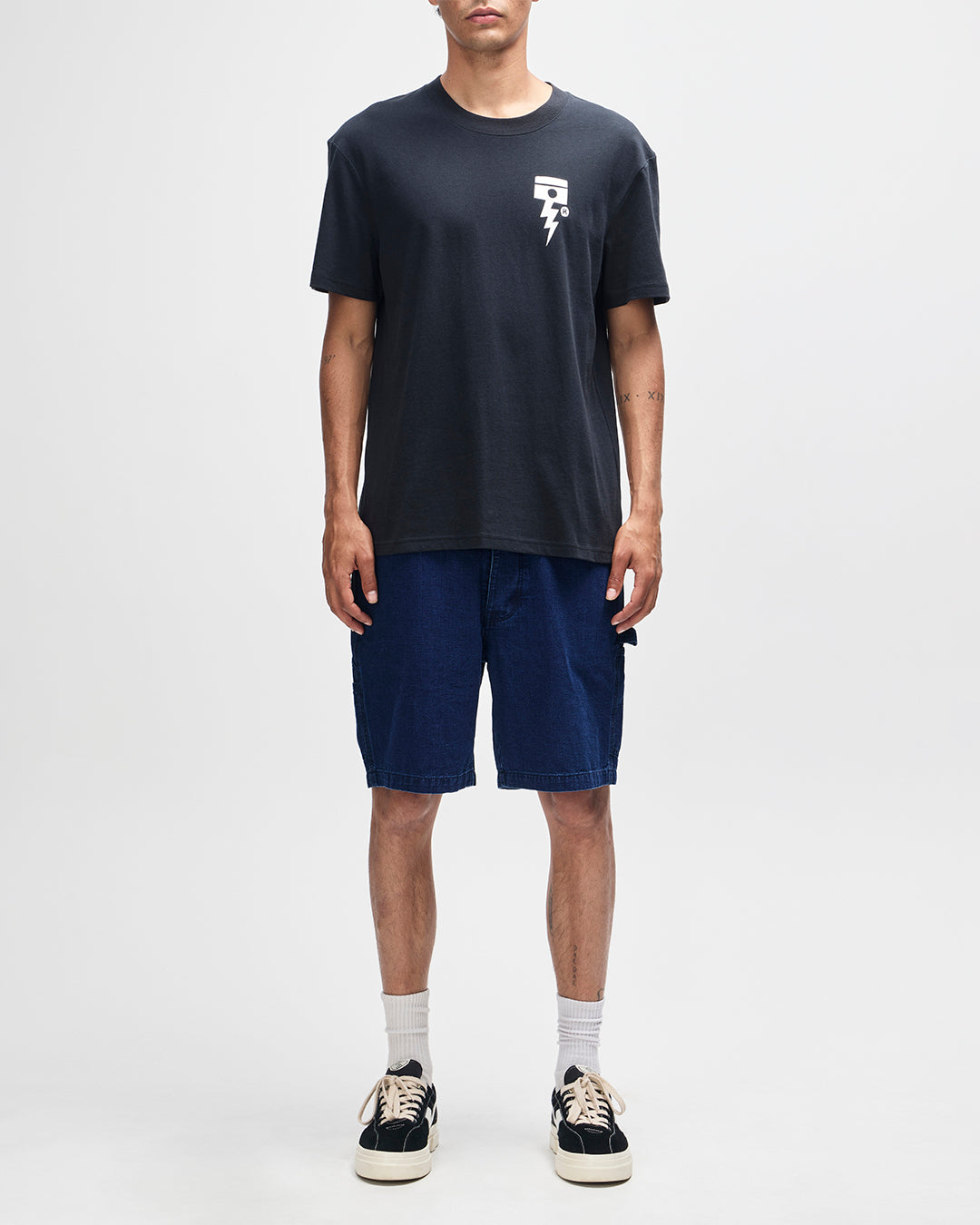 Pisstin Tee black | Bildmaterial bereitgestellt von SHOES.PLEASE.