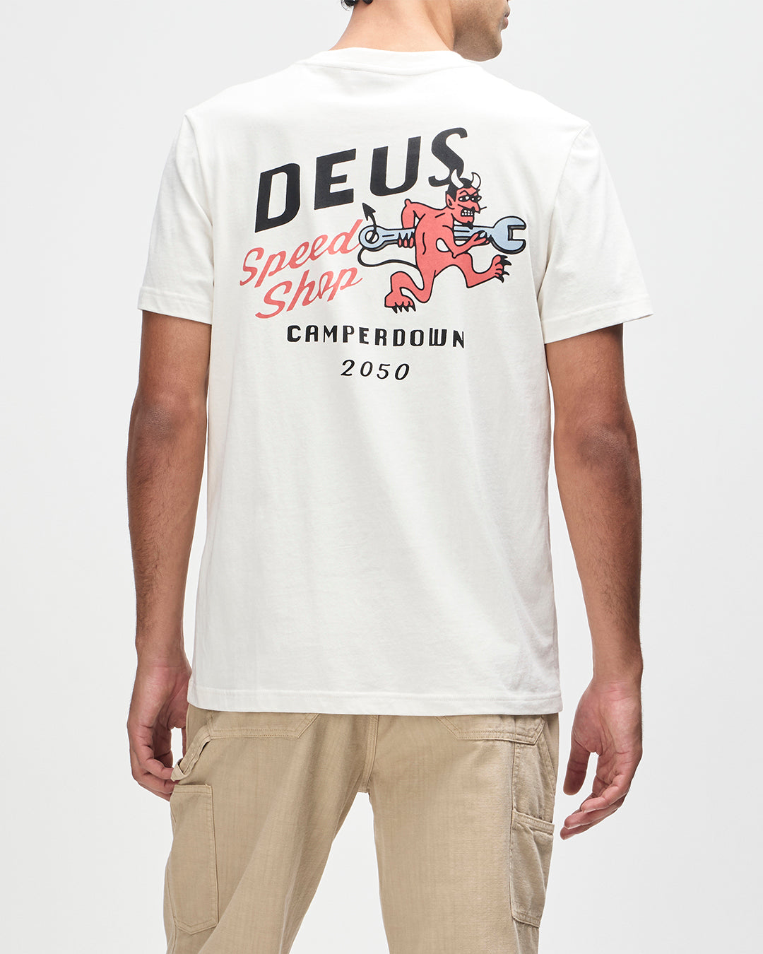 Dogleg Tee dirty white | Bildmaterial bereitgestellt von SHOES.PLEASE.