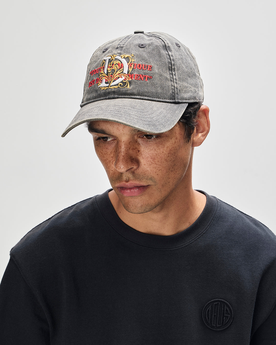 Decorative Cap anthracite | Bildmaterial bereitgestellt von SHOES.PLEASE.