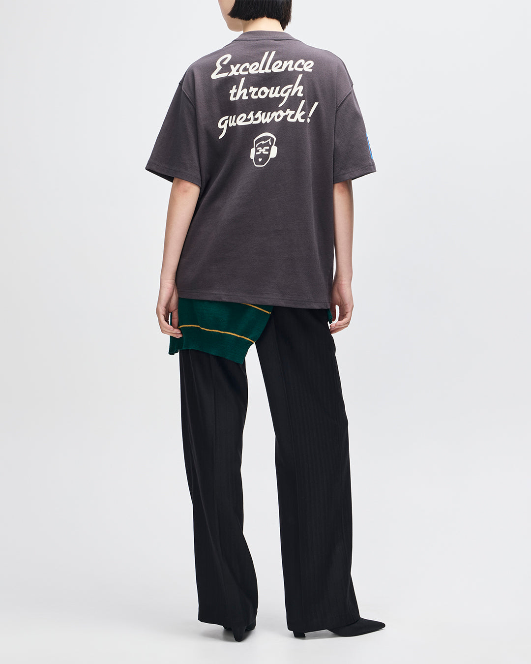 Working Towards Tee anthracite | Bildmaterial bereitgestellt von SHOES.PLEASE.