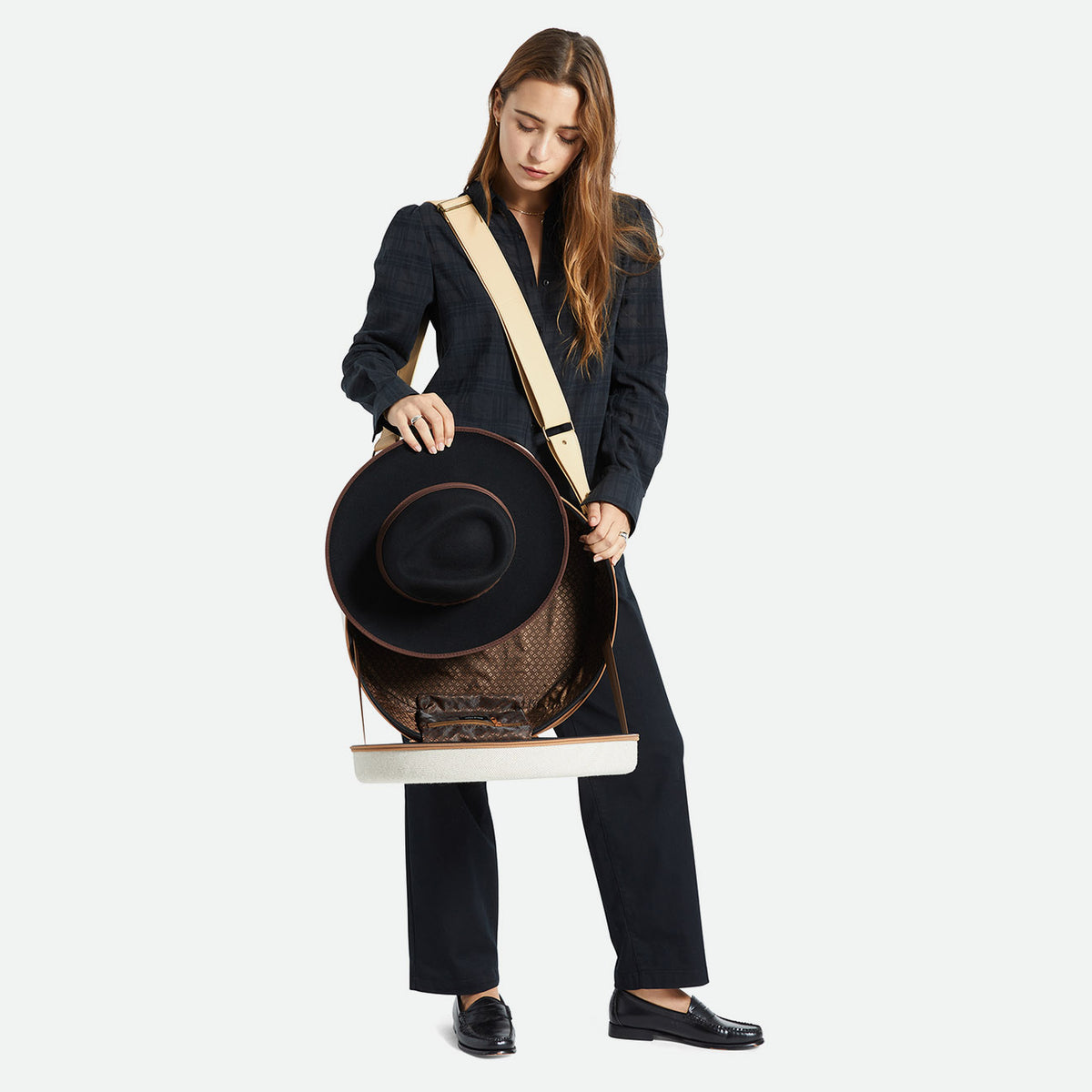 DONE PROPER FEDORA TRAVEL CASE crmbg | Bildmaterial bereitgestellt von SHOES.PLEASE.