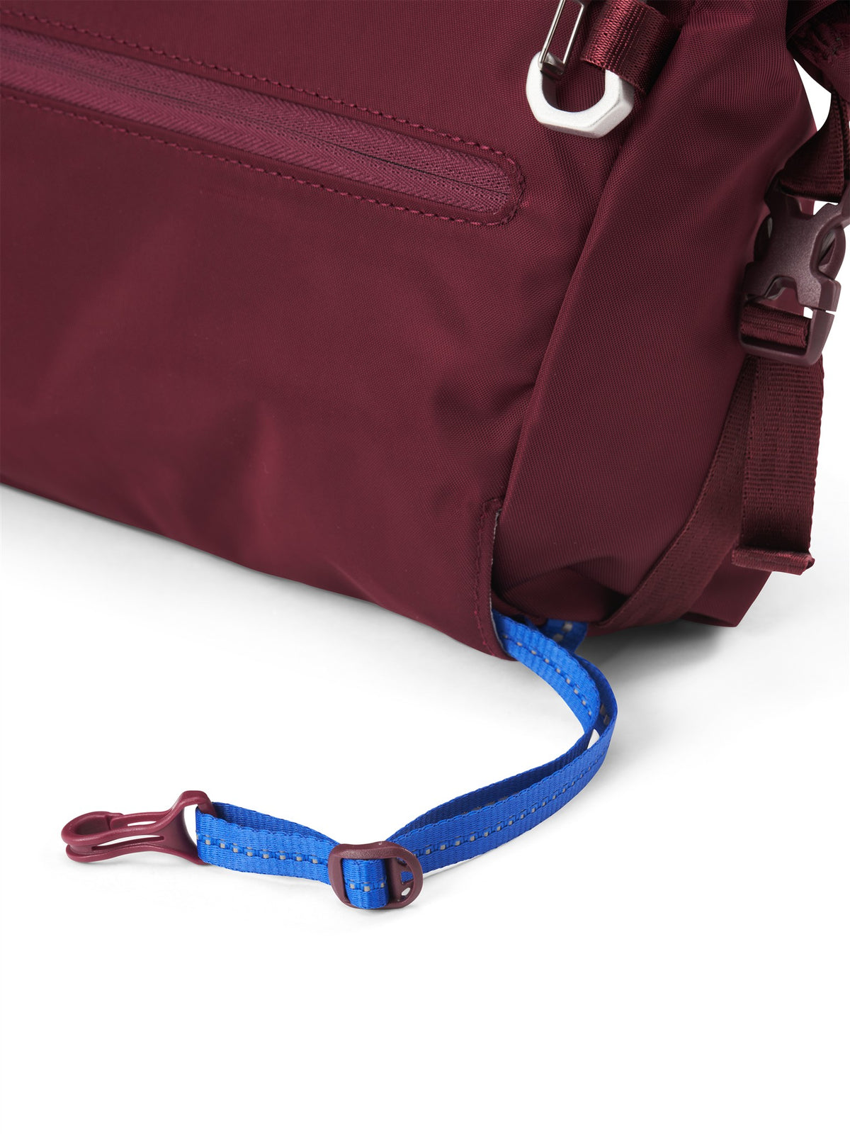 Aksel Changeant Small Bike Bag glazed red | Bildmaterial bereitgestellt von SHOES.PLEASE.
