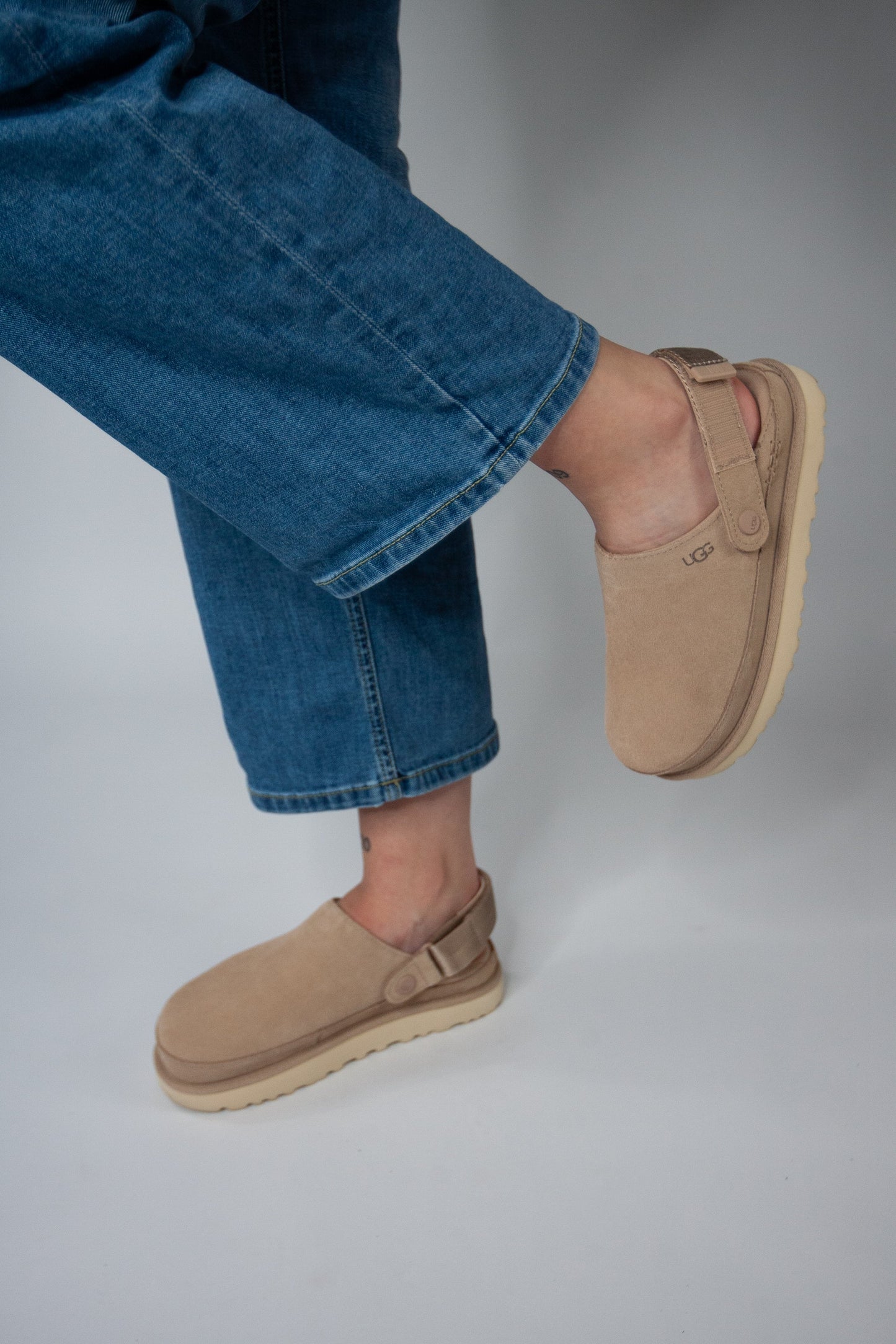 Flip Flop ON Platform Sole platin | Bildmaterial bereitgestellt von SHOES.PLEASE.